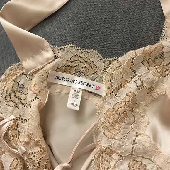 Gorgeous Vintage Victoria's Secret Lace and Satin Slip - Picture 11 of 15